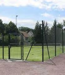 TENNIS FENCING GREEN, RAL6005 ENCLOSURES FENCING Description : - Plastic-coated galvanized steel tubular posts Ø 50 to 102 mm. - Heights available: 3 m, 3.50 m and 4 m.