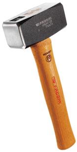 MHB21 0,360 Claw hammer 204 Permanent tubular handle, Neoprene grip. Balanced head with nail claw. Polished chrome finish. D : 800 g.