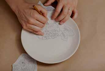 clay, allowing for a more flowing line. 5. Then use a clean, dry hake brush to brush away the crumbs on the surface of the piece.