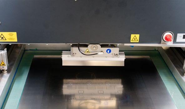 the cleaning paper without the need of extra tools Stencil mount and fitting Common stencil formats and quickaction clamping systems can be used directly.