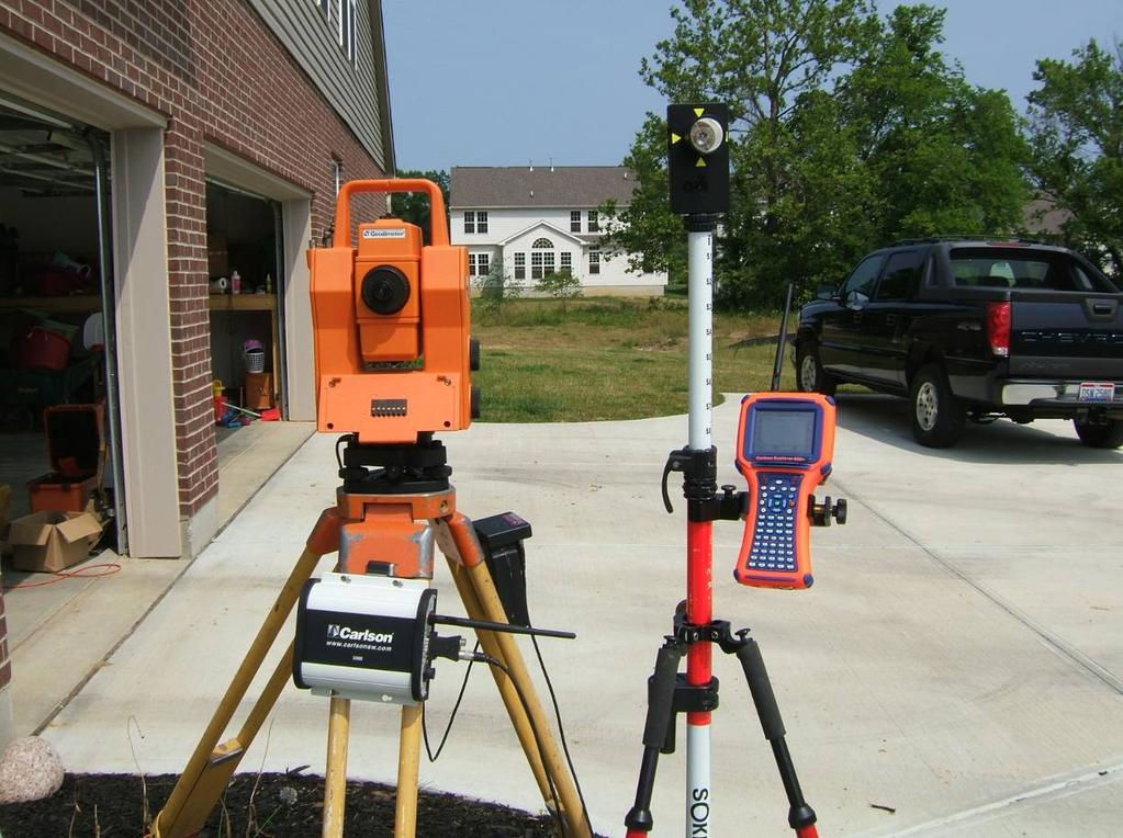 This workflow shows how to use the Carlson SS900 Base Radio and Carlson Explorer 600+ with SS900 radio pack to control the Geodimeter and Trimble robotic instruments.