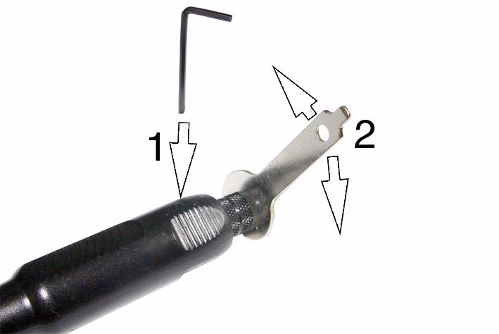 FITTING ACCESSORIES TO THE FLEXIBLE SHAFT 1. Insert the spindle lock into the hole situated in the handle of the flexible shaft.