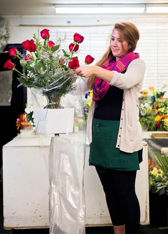 The JetWrap Floral Delivery System helps your floral team wrap arrangements quickly for a professional presentation that safeguards delicate foliage and flowers during transportation