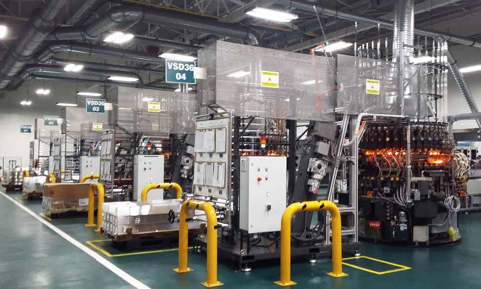 COVER story Machine strategy roll out in Querétaro, Mexico A new era began for our tubular glass converting plant in Querétaro, Mexico in the fourth quarter of 2015 when three brand new vial machines