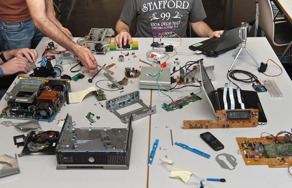 International workshops on the design of smart things through open source hardware Every year we run workshops addressed to international students, professionals or amateurs The goal of