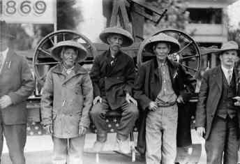 Immigrants Build Railroads O Irish immigrants in the east and Chinese immigrants in the west were