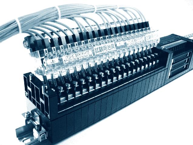 Since the terminal blocks on the right and left sides of the unit can be divided from the main unit, the main unit can be replaced without disconnecting wires. The TJ-5.