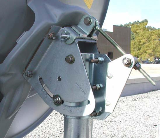 Adjustment locations on the antenna Figure 32 shows the mechanical adjustments for azimuth, elevation, and polarization. All pointing adjustments require a 1/2-inch wrench.