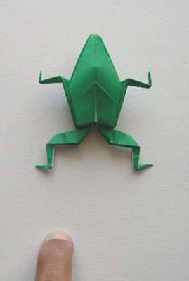 You can make the frog hop for short distances by pressing on the rear of the body,