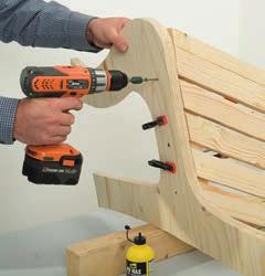 Place the lath for the front edge of the seating surface in position and transfer the angles of the