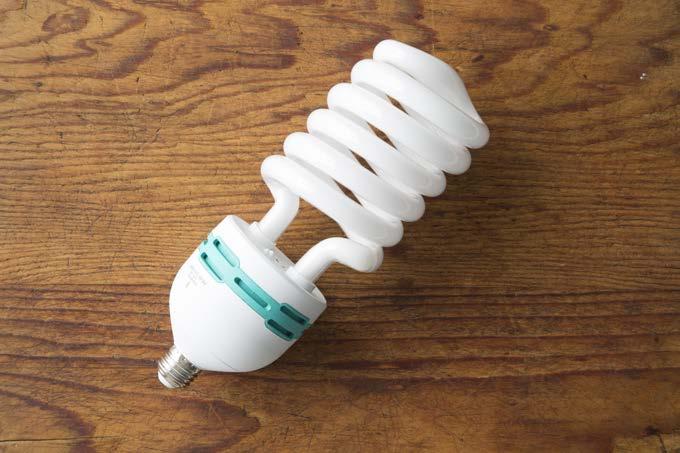 CFL LIGHTS CFL s or Compact Fluorescent Light bulbs are another popular bulb to use. I have several issues with these lights.