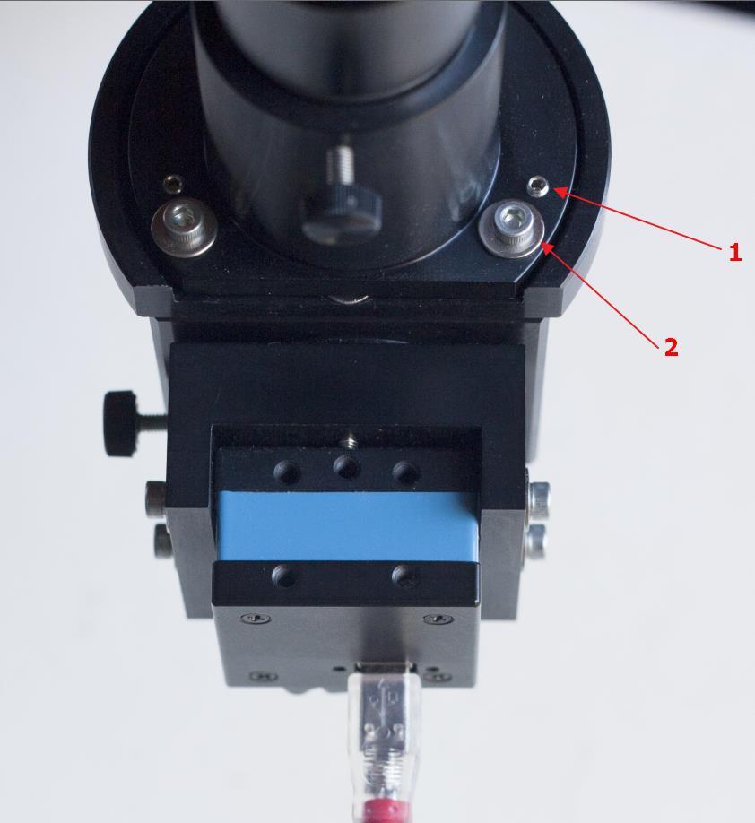 - Change the tilt of the eyepiece: this can be achieved by using the three push-pull screws located at the edges of the eyepiece support. Screw #1 is pushing (1.