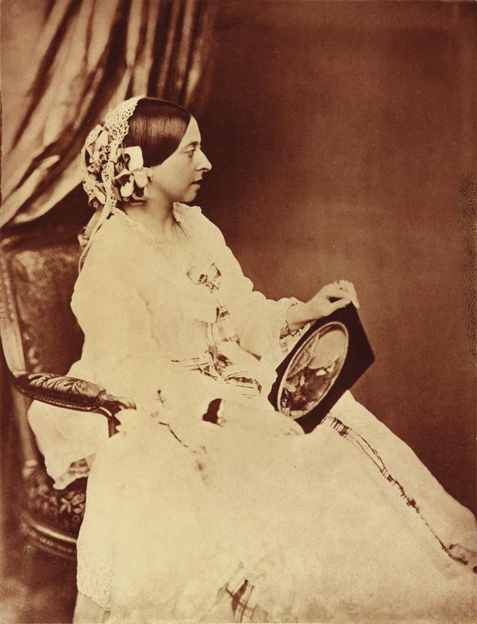 Roger Fenton Princesses Helena and Louise, 1856 Image: 33 x 29.