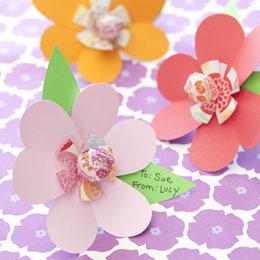 Friendship Flowers Materials: Construction paper Lollipops Tape Markers Teacher prep: Purchase lollipops Cut three heart shaped petals and two leaves out of construction paper for each child Cut a