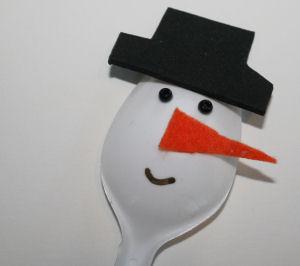 Snowman Puppet Materials: Plastic spoons Black and orange felt Sticker eyes Permanent marker Tacky glue Teacher prep: Cut several black felt hats Cut several