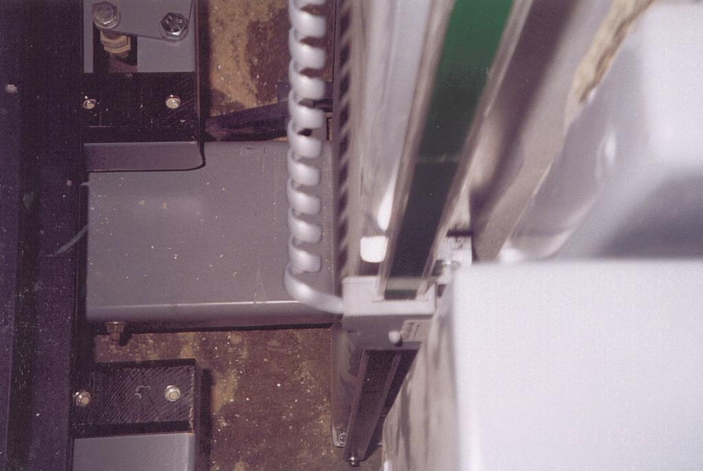 Connect the Vertical Bracket to the readhead using the supplied 6-32 machine screws. 2.