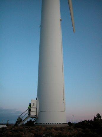 DTBird Stop Control sends a stop signal to the wind turbine according to collision risk. 4.