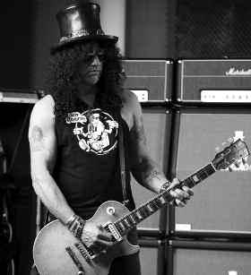 Eager to hold on to the amplifier, Slash told rental company S.I.R. that it had been stolen, only to have it stolen back a year later during tour rehearsals.