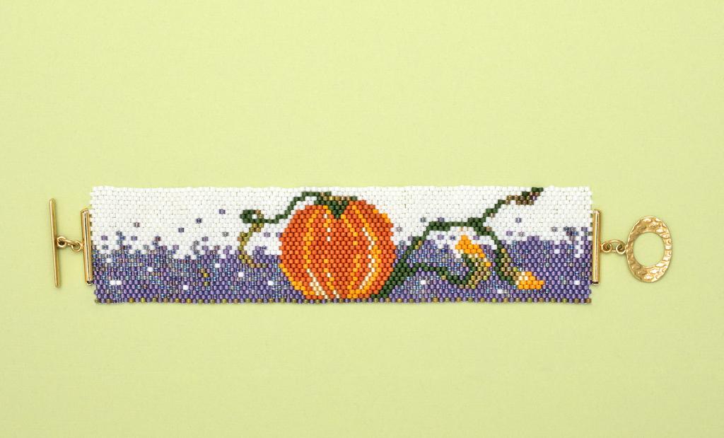 Difficulty rating PEYOTE STITCH Pumpkin patch bracelet Get ready for fall with a peyote band featuring a favorite seasonal icon. by Julia Gerlach stepbystep Materials bracelet 7 in.
