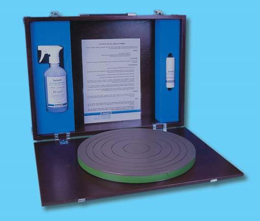 Each lapping plate is backed with anti-slip matting. KEMET PORTABLE 3 LAP KIT FOR LAPPING AND POLISHING & Contents Kemet Iron Lap Plate (for lapping) 150mm dia., on an aluminium backing plate.