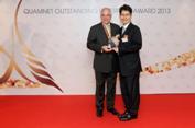 Bernard Pouliot, Chairman of Quam Financial Services Group presented the thank you award to Dr.