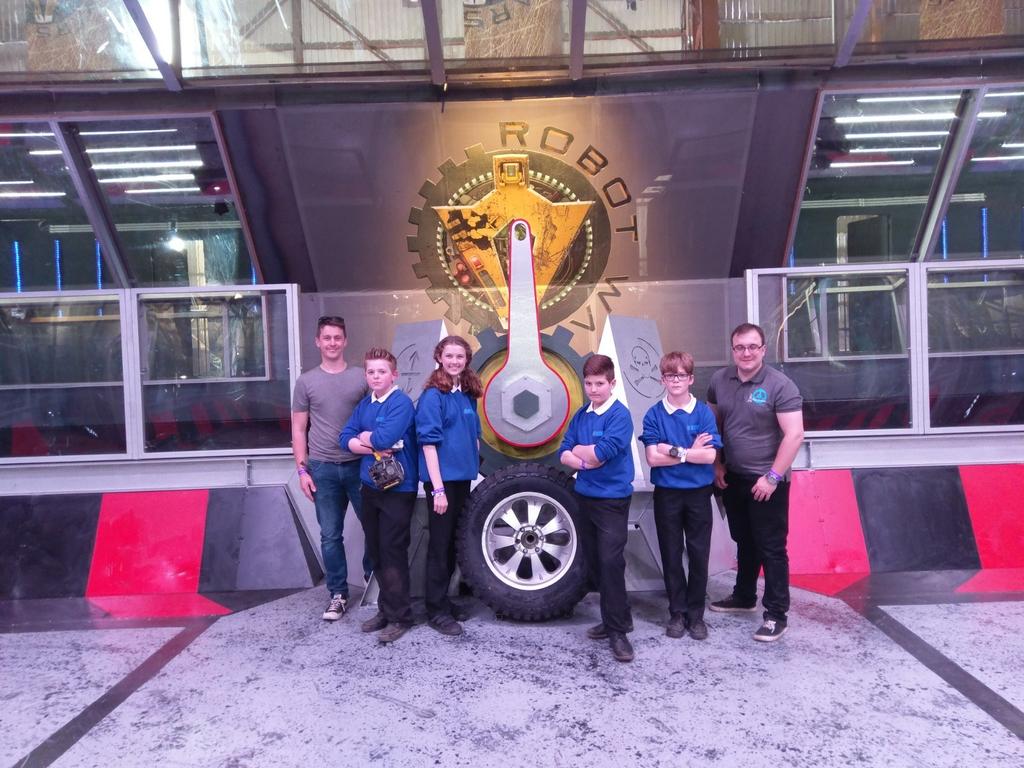 News & Views COLLINGWOOD STUDENTS COMPETE ON BBC2 S ROBOT WARS!