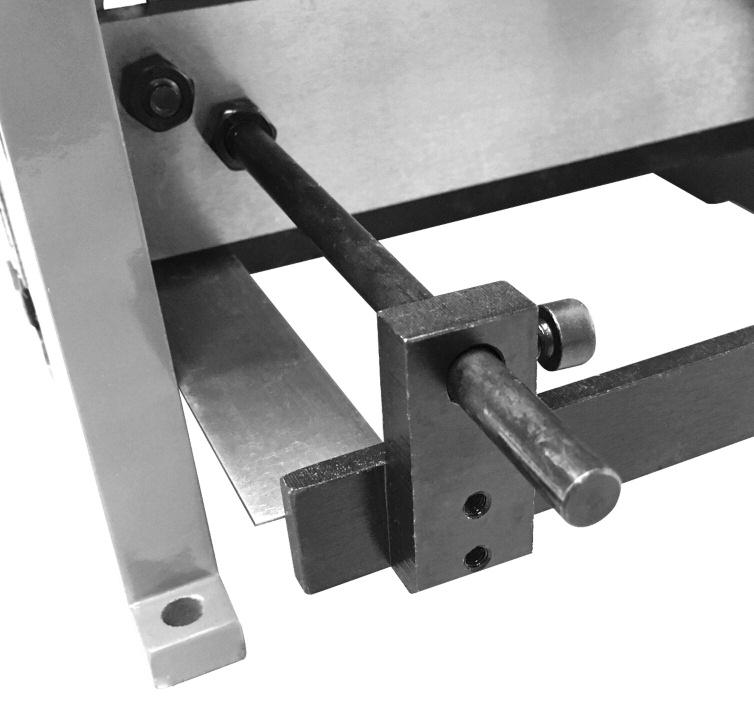 Guide block Workpiece Adjusting the Shear Ram The two bolts in the face of the ram are to be adjusted to allow free vertical movement of the ram without any horizontal looseness.