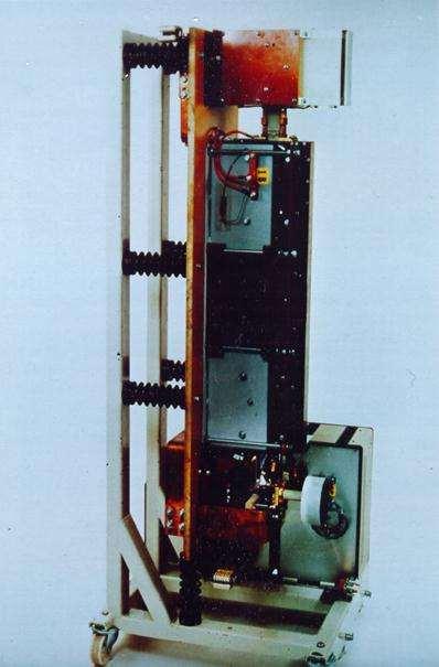 Arc runner Status Successful field testing 1987 in Lincoln Electric, Nebraska Outgoing feeder 25 operations Voltage range Voltage drop Cooling Activation Smart trigger MV Controlled Apparent power