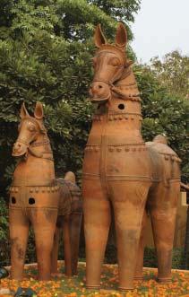 22 LIVING CRAFT TRADITIONS OF INDIA Giant Clay Figures of India Votive terracotta figures are made in Madhya Pradesh and Chhattisgarh.