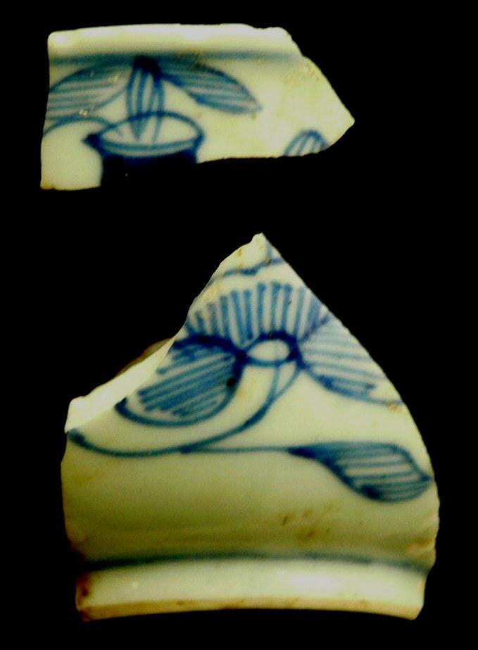 7 (No 1-12) 1162 Teabowl 3 140 & 46mm 12 Three small shards which may be from the same small cobalt blue painted Chinese porcelain teabowl decorated on