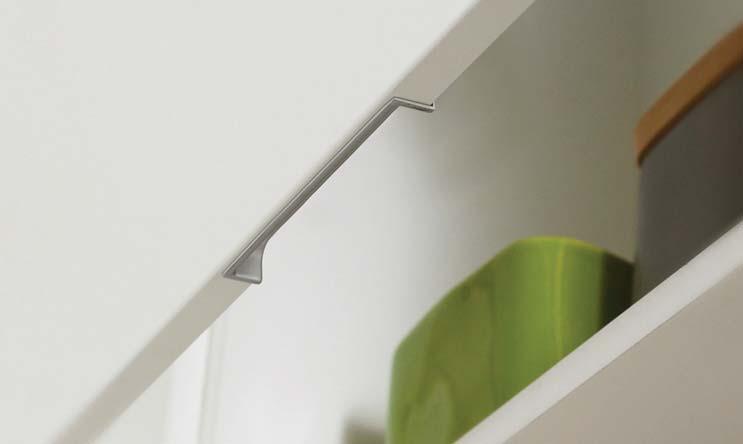 Handles Inset handle The inset handle can be added to all wall cabinets, bi-folds and bridging cabinets and is to be designed with standard or Inline handles on base cabinets to create a subtle, more