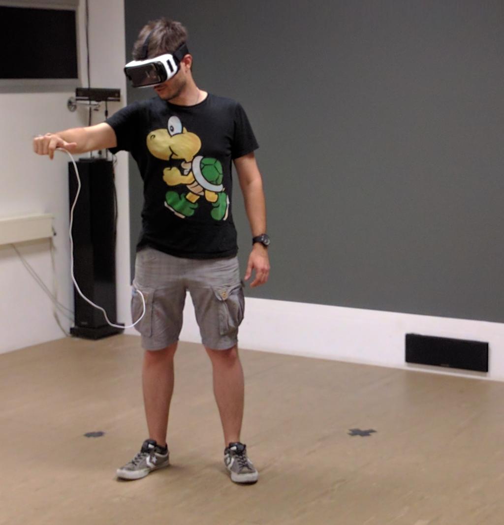 Their results show that people were unable to process the information regarding the target direction accurately when using this technique. Figure 2: Virtual Environment.