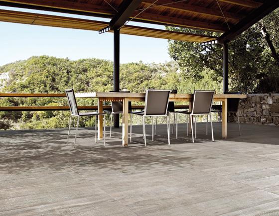 SELECTION OAK 0MM RAISED ACCESS DECKING (XT) 0MM S SELECTION OAK timeless and atmospheric, this porcelain truly replicates its natural