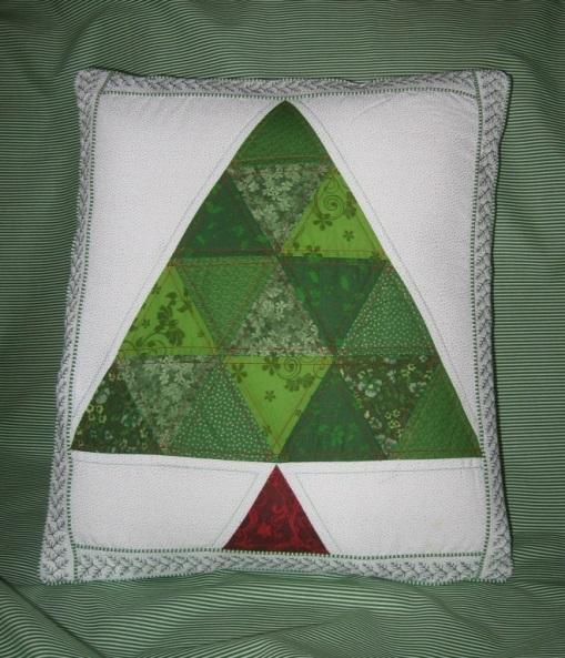 Christmas Tree Pillow By Marie Duncan Christmas is coming and you want to be ready!