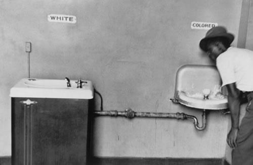 Elliott Erwitt, Water Fountain 1950 Photos can also document personal,