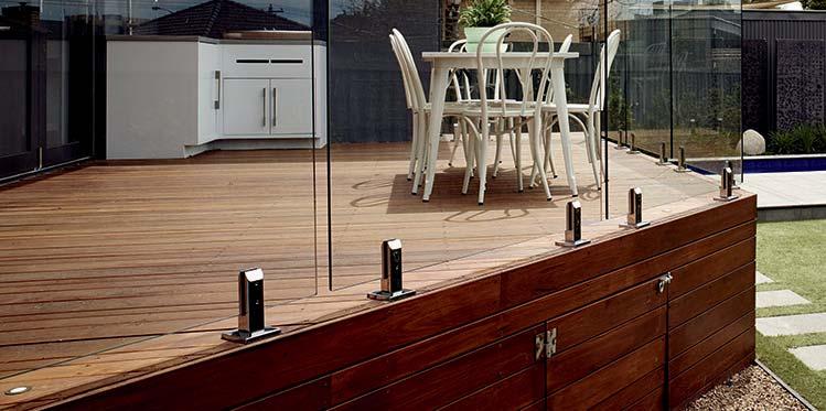 8 10m 2 /Litre 100ml sample pots, 500ml, 1, 5 and 20 Litres SIKKENS CETOL DECK SLIP RESISTANT SATIN FINISH A highly water repellent, slip