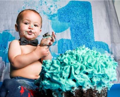 family portraits cake smash model portfolios cake smash What a crazy idea to take a perfectly beautiful cake and take photos of your child making a big mess but the adorable and memorable results