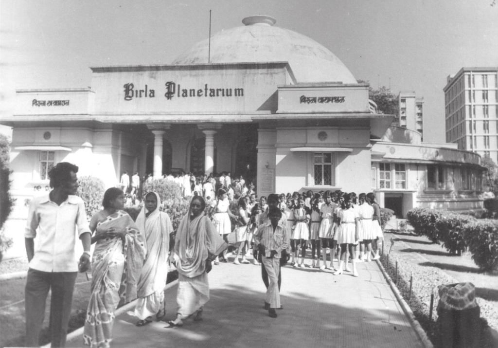 PROJECT REPORT: HISTORY OF SCIENCE MUSEUMS AND PLANETARIUMS IN INDIA 361 Fig. 3. Birla Planetarium, Kolkata, 1966 operation.