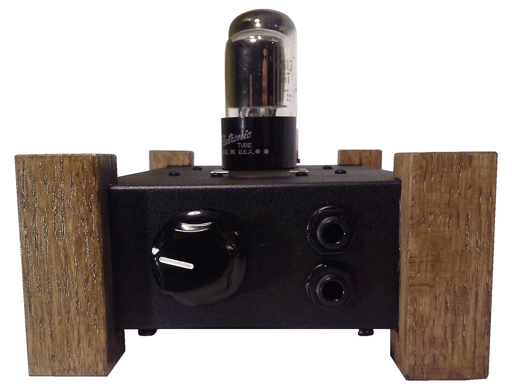 The headphone output jacks are two standard ¼" stereo phone jacks. The high impedance output (HiZ) gives the most power output before clipping occurs but has a higher output impedance.