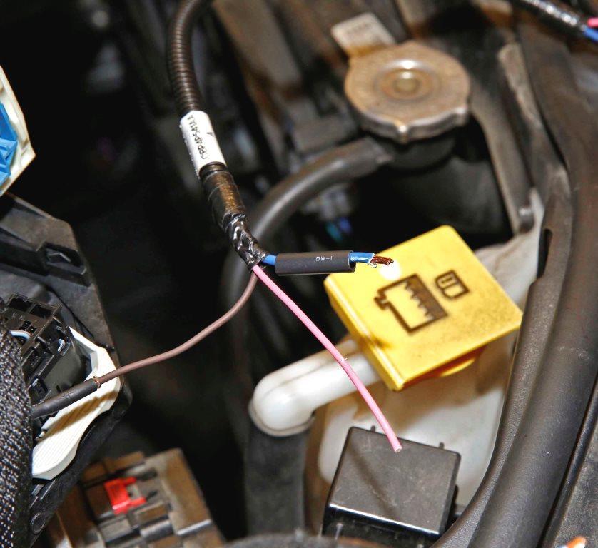 Safety Recall R09 Fuel Pump Relay Page 10 18. Using the following procedure, splice the blue (with an orange trace) wire on the wire harness to the blue wire on the new fuel pump relay harness: a.