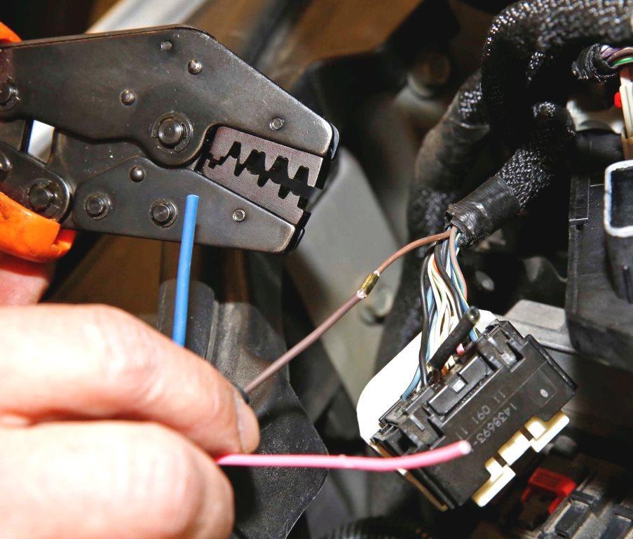 SPLICED TO NEW FUEL PUMP RELAY WIRE HARNESS a. Strip approximately ½ inch (13 mm) of insulation from the end of the br