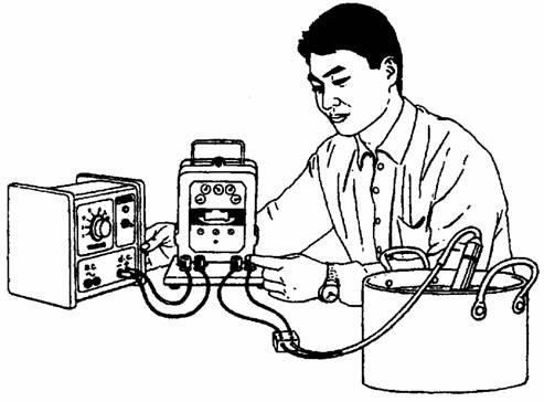 Q2. The drawing shows an experiment using a low voltage supply, a joulemeter, a small immersion heater and a container filled with water.