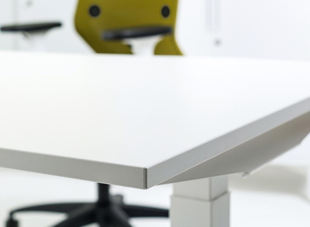Series[P] 3 A STYLISH AND SMART CHOICE Series[P] is a range of functional sit/stand desks which is characterised by its sleek design, ergonomic mindset and numerous smart benefits.
