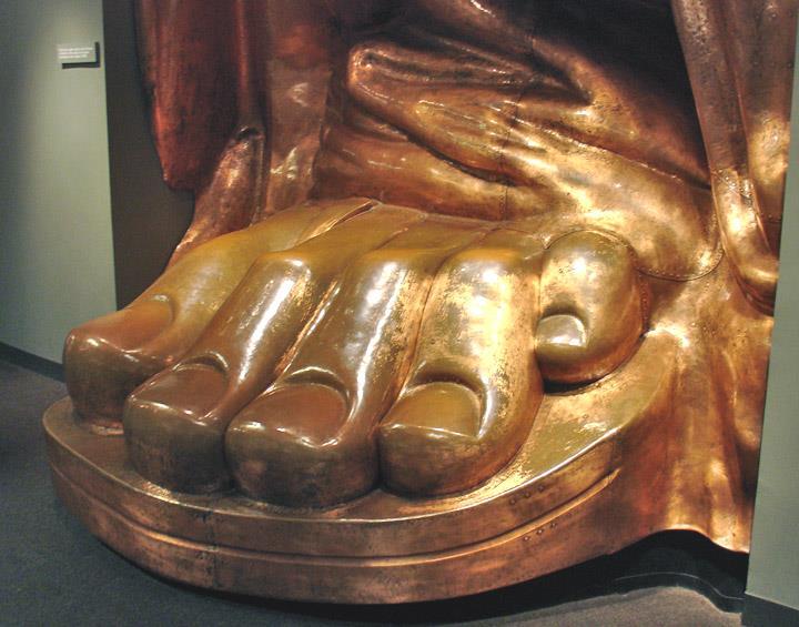 foot of statue 62