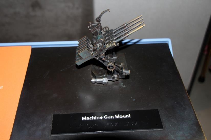 Tactile model of a machine gun