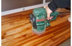 7. Polish the wet oil into the wood until the surface feels smooth and uniform.