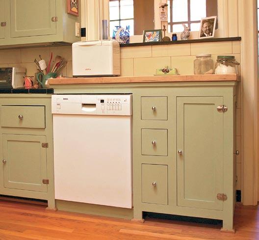 DRAWERS Faces are plain and inset. COUNTERTOP The author used unglazed mosaic tile for this kitchen.