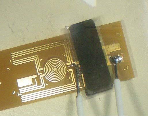 This topology consists in using a thin Kapton substrat (25µm), and printing on each side, copper tracks in order to incorporate windings of transformer and inductor.