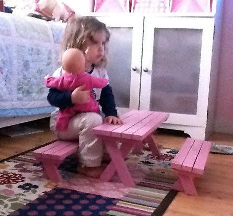I had no idea this table set would also fit my toddler niece (she's 2 1/2 years old). Yet another reason to DIY.