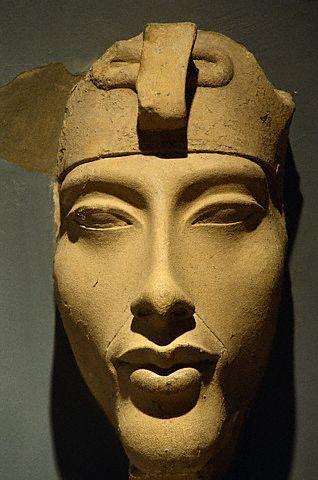 Akhenaton s Art Style Akhenaton rejected the accepted rules of art.